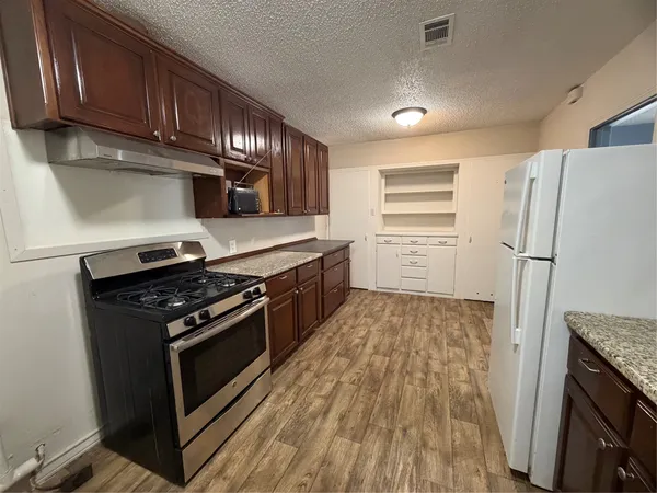 $1,300 | 511 Bowser Street, Rockdale, TX 76567