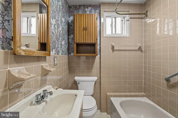 $2,400 | 1228 Latona Street, Philadelphia, PA 19147