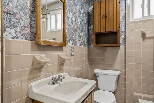 $2,400 | 1228 Latona Street, Philadelphia, PA 19147