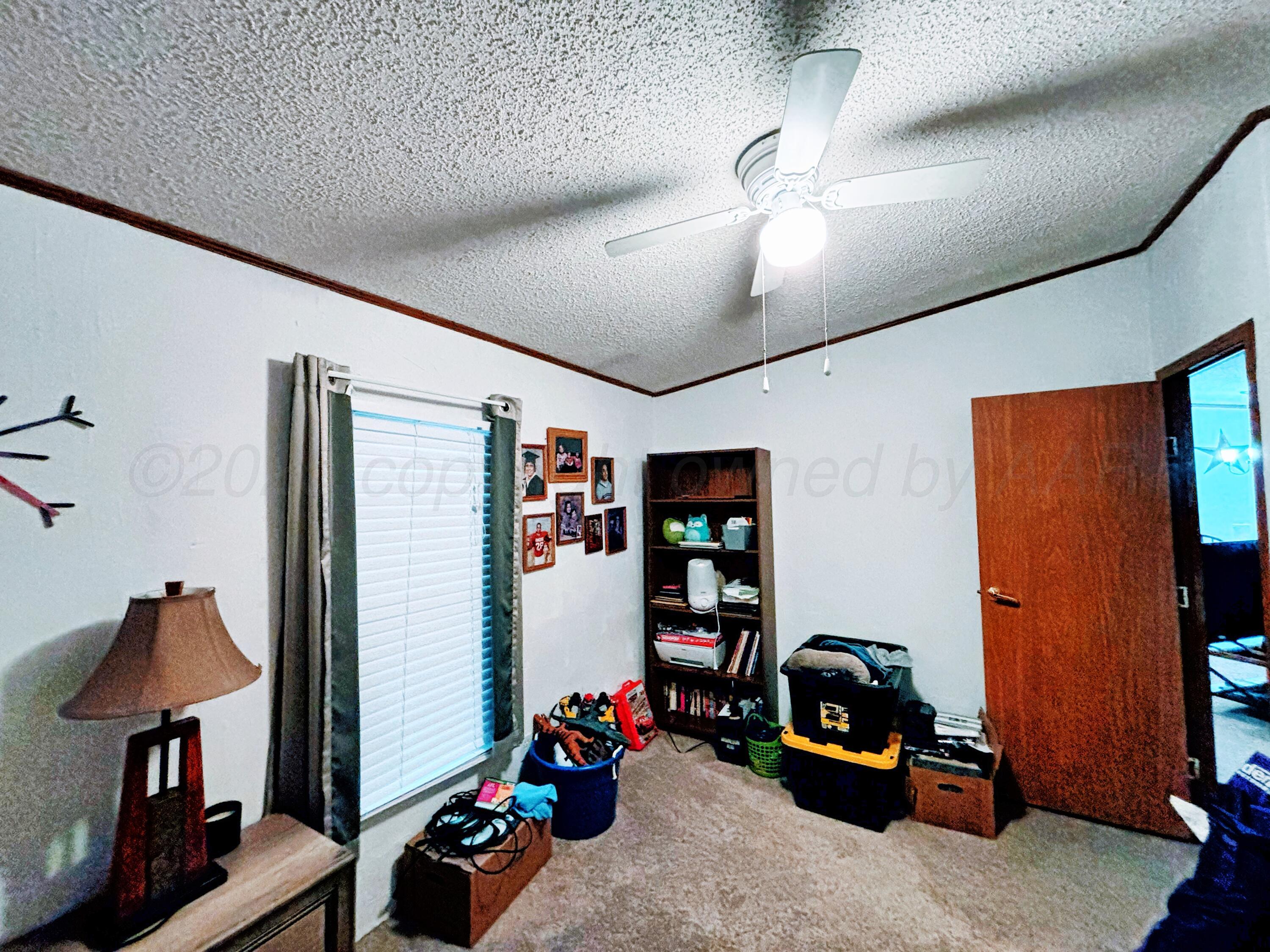 1010 South Baylor Street Perryton, TX 79070 - Photo 23 of 35 1010 S Baylor bedroom 4