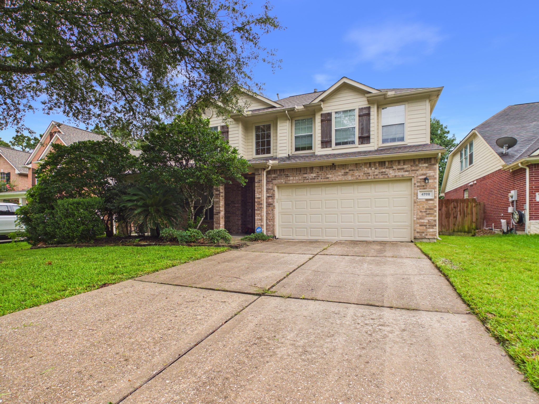 4702 Rolling View Court Houston, TX 77345 - Photo 2 of 27