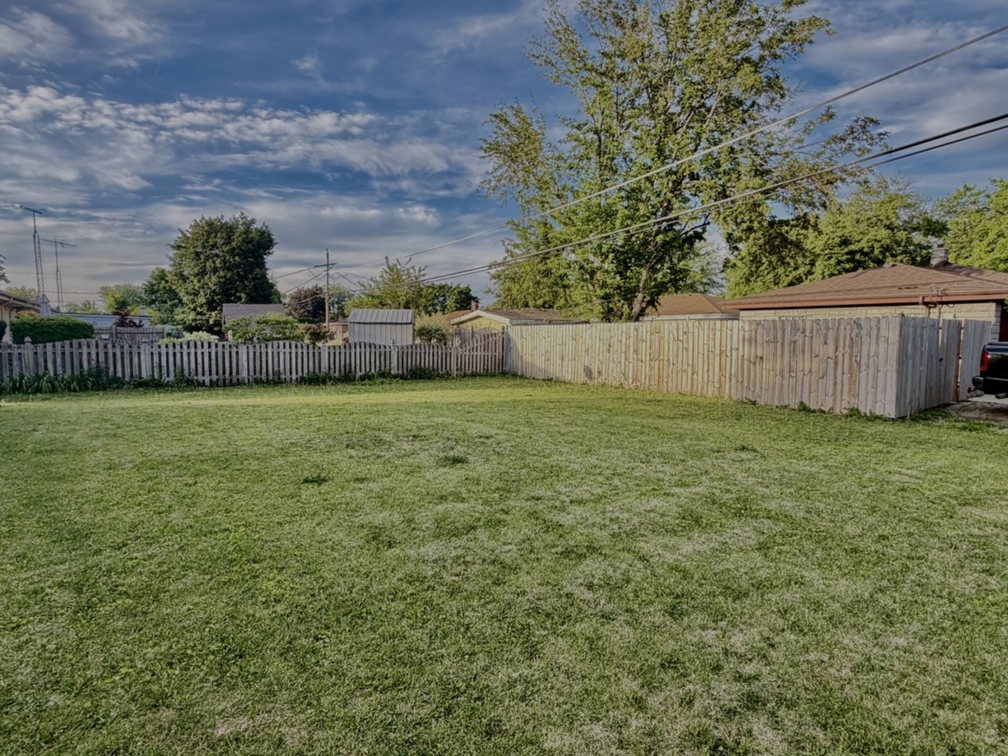 900 Westminster Road Joliet, IL 60435 - Photo 4 of 16 a view of a yard with an trees