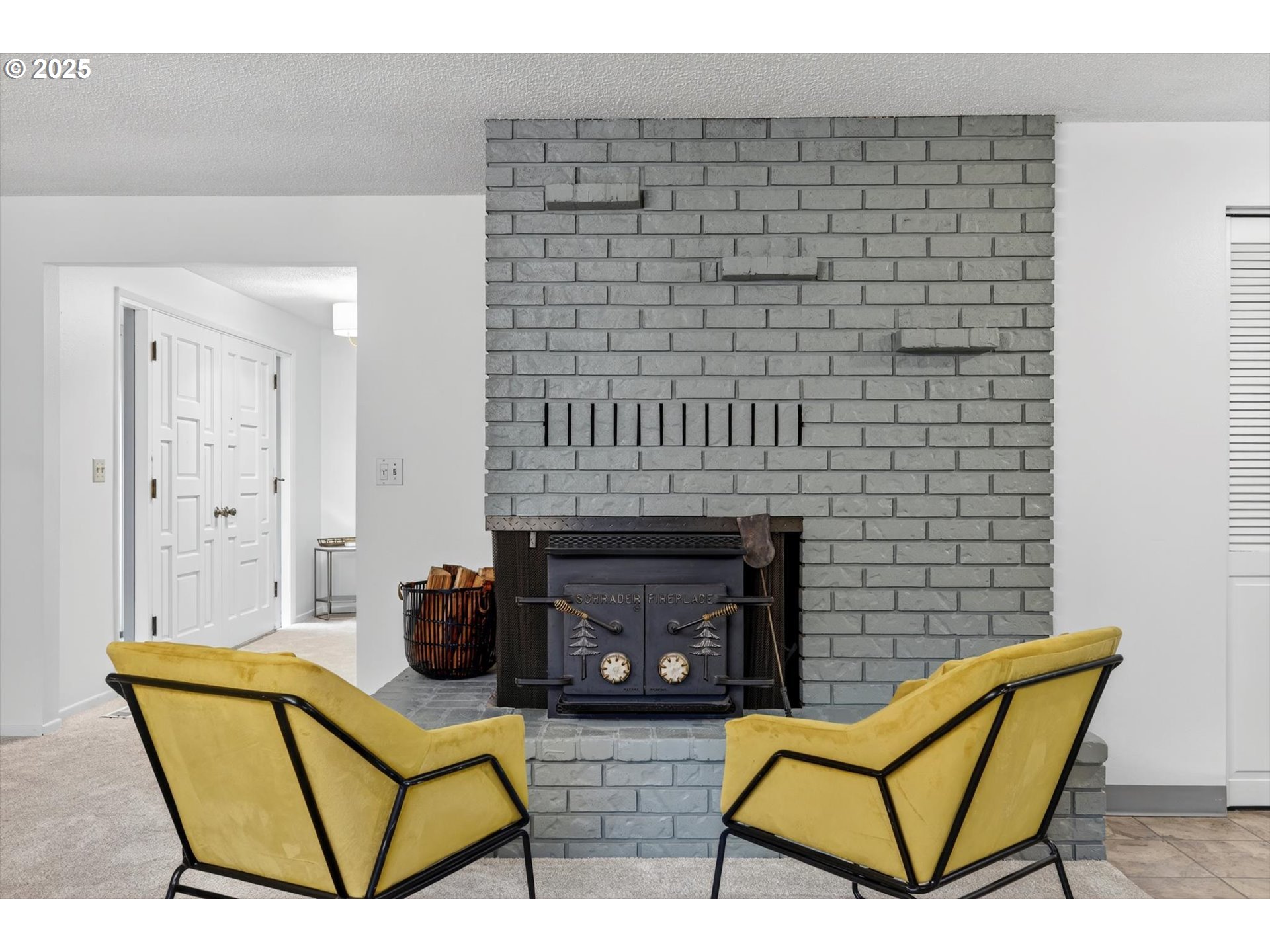 1204 North Elliott Road Newberg, OR 97132 - Photo 11 of 32 a building outdoor space with patio furniture