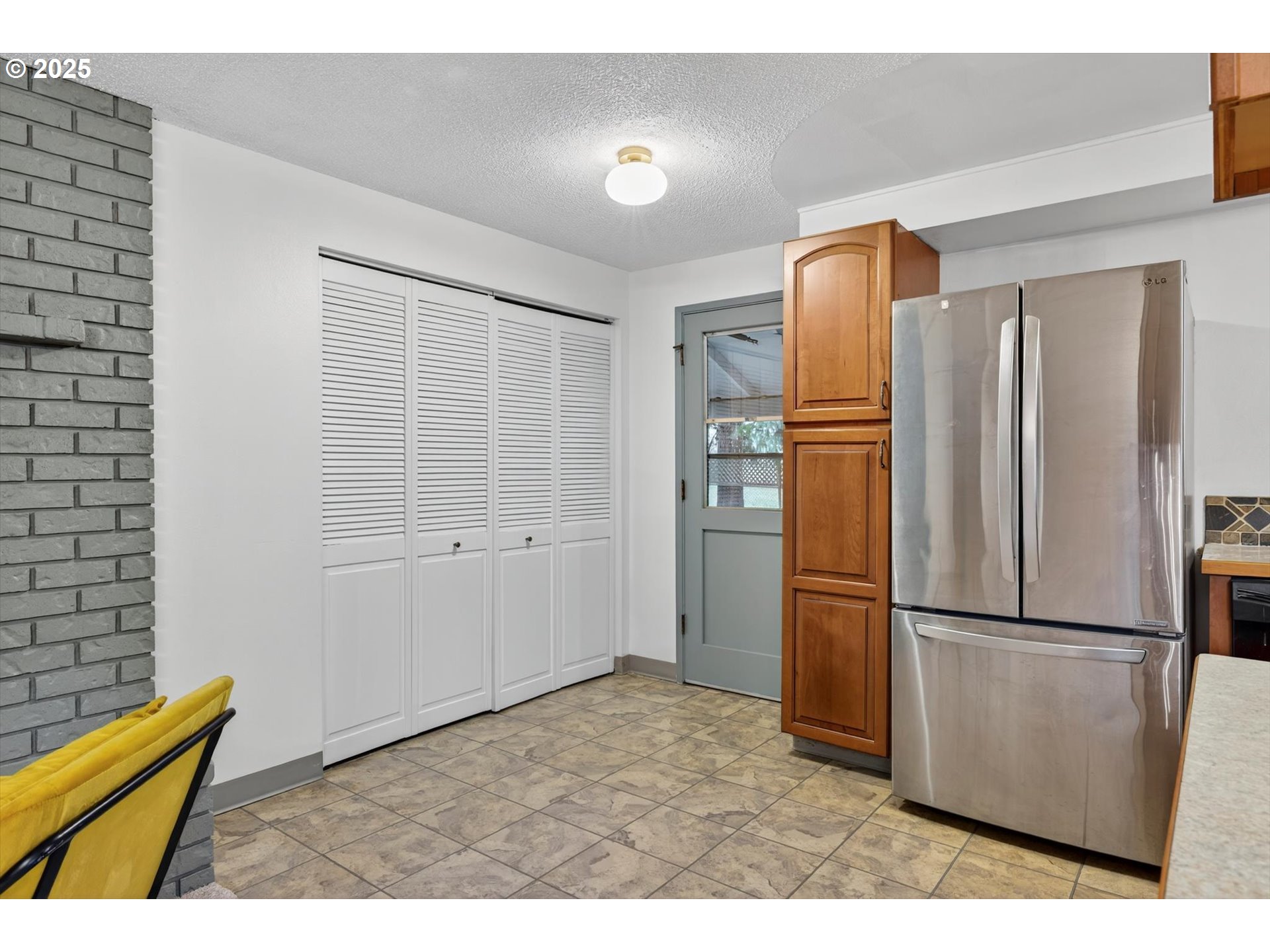 1204 North Elliott Road Newberg, OR 97132 - Photo 15 of 32 a kitchen with stainless steel appliances granite countertop a refrigerator and a stove