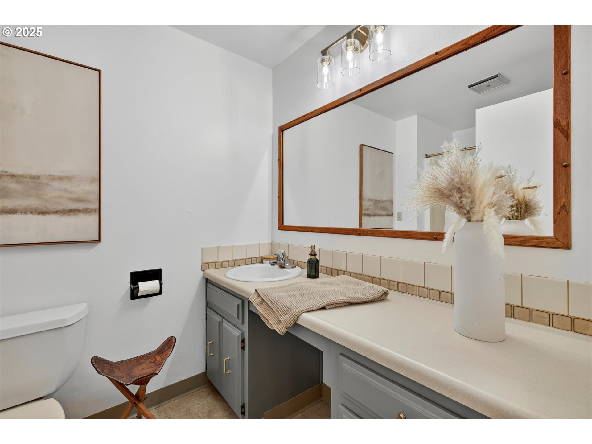 1204 North Elliott Road Newberg, OR 97132 - Photo 23 of 32 a bathroom with a sink and a mirror