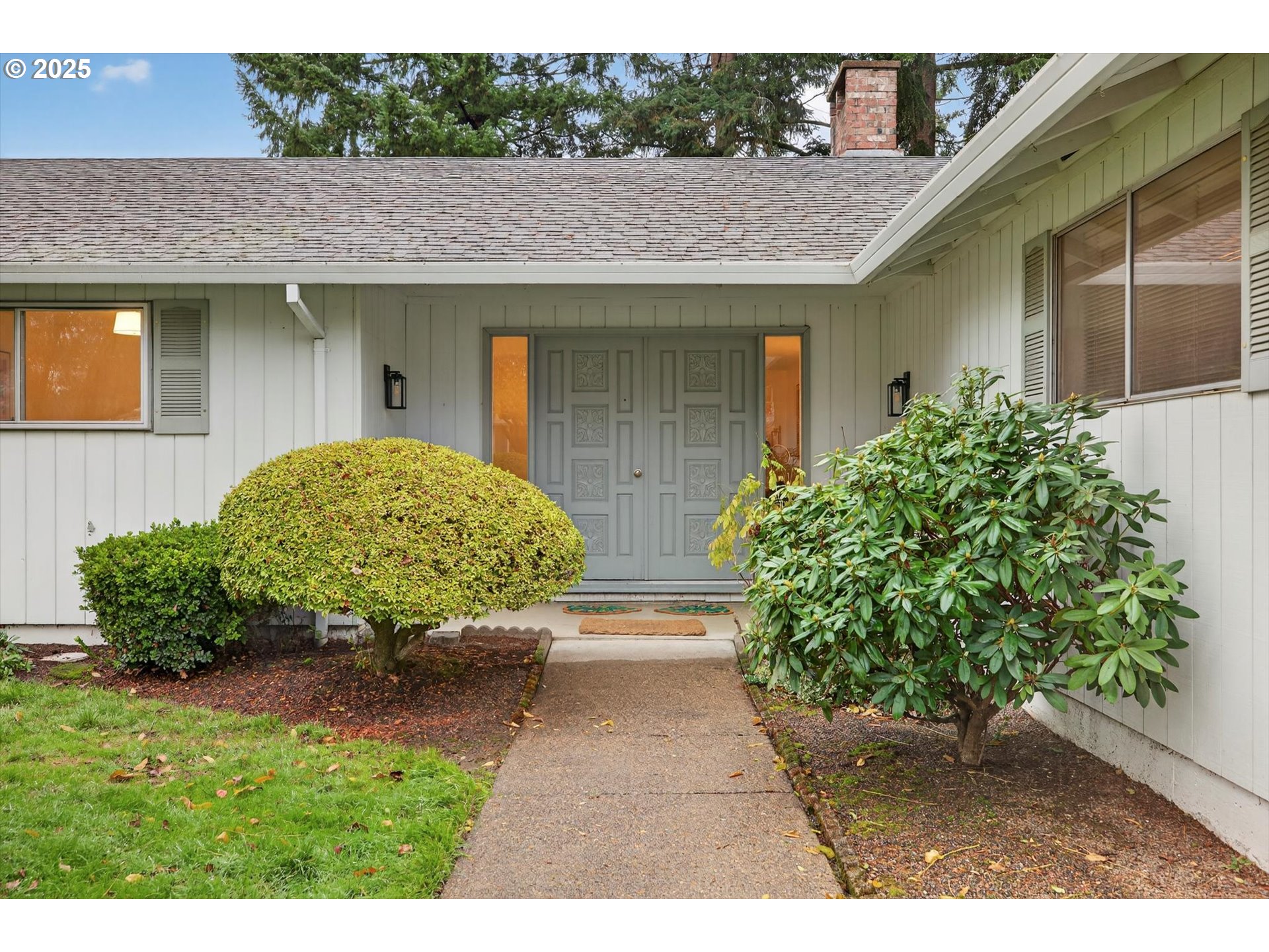 1204 North Elliott Road Newberg, OR 97132 - Photo 3 of 32 a house view with a garden space