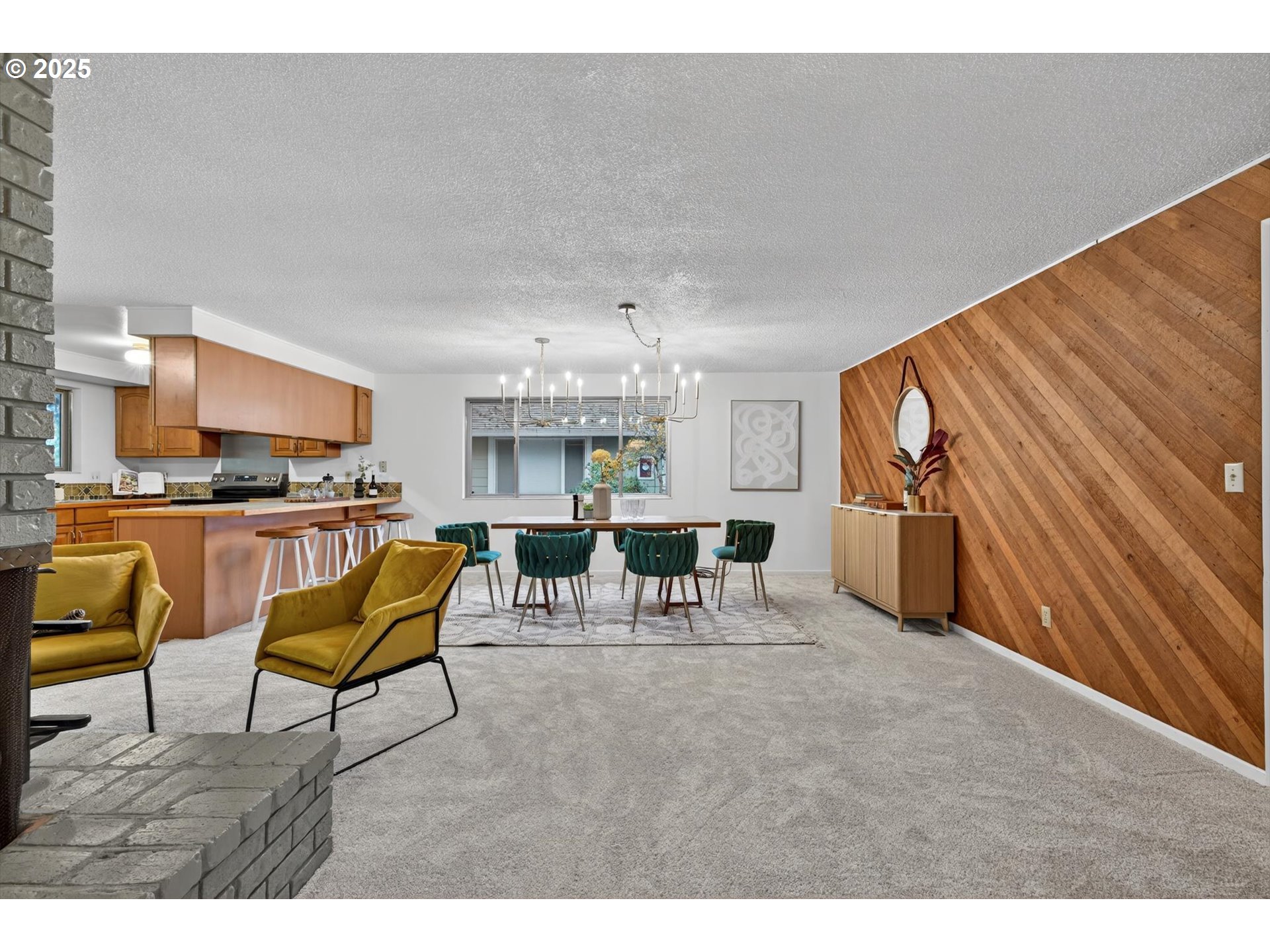 1204 North Elliott Road Newberg, OR 97132 - Photo 7 of 32 a living room with furniture and kitchen view