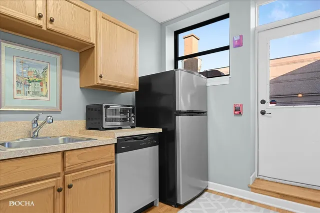 $2,700 | 202 West Main Street, Unit 202, St. Charles, IL 60174