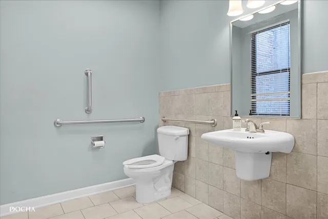 $2,700 | 202 West Main Street, Unit 202, St. Charles, IL 60174