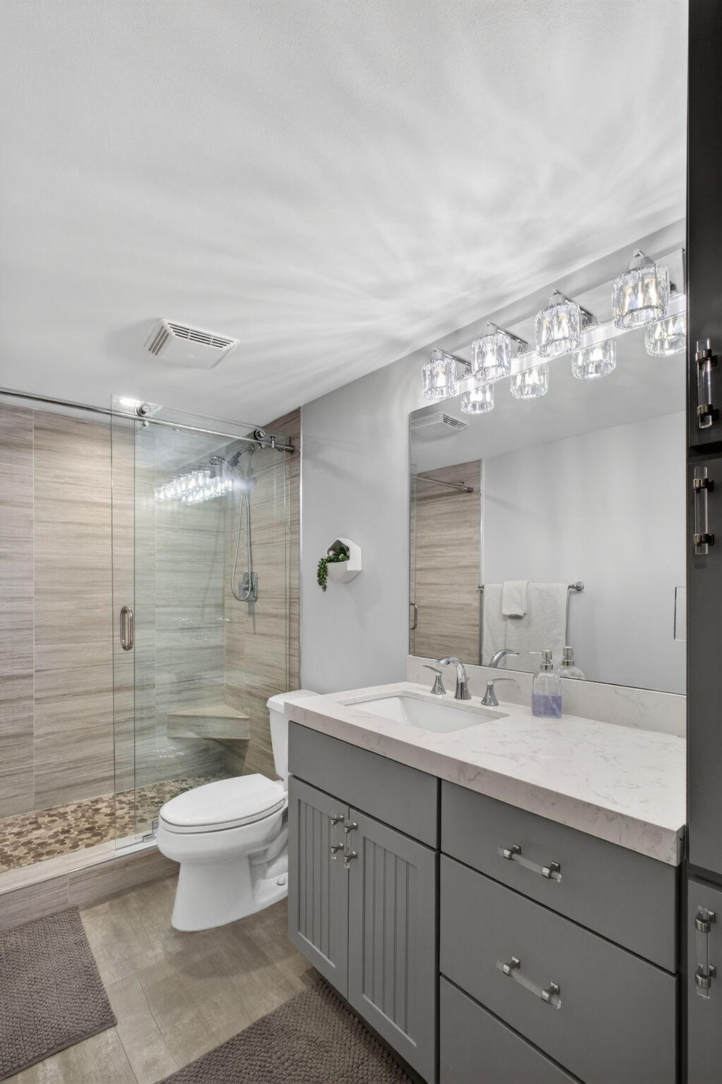 4200 North Ocean Drive, Unit 2803 Riviera Beach, FL 33404 - Photo 24 of 47 Guest Bathroom