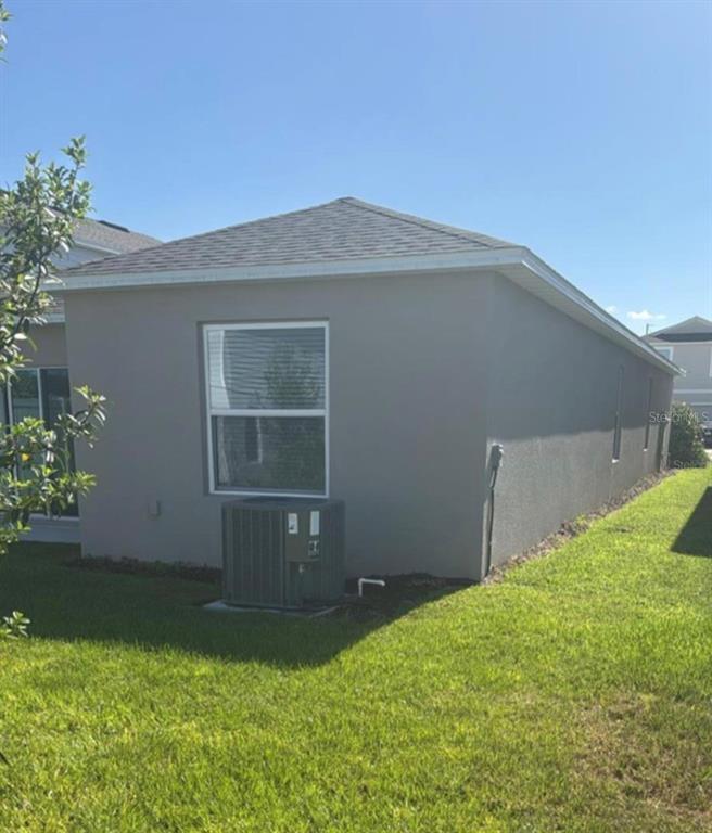 208 Acorn Road Haines City, FL 33844 - Photo 3 of 14 a backyard of a house