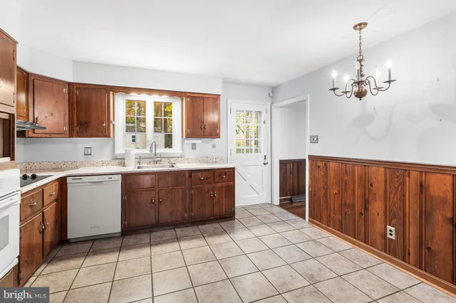 $575,000 | 2518 Deepwood Drive, Wilmington, DE 19810