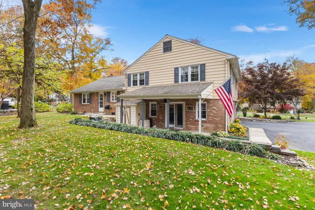 $575,000 | 2518 Deepwood Drive, Wilmington, DE 19810