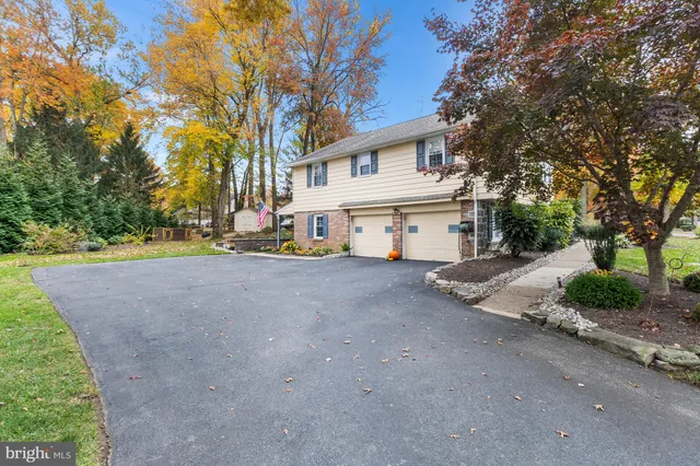 $575,000 | 2518 Deepwood Drive, Wilmington, DE 19810
