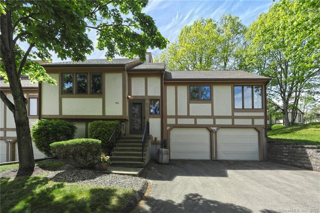 Front view of this lovely end unit.