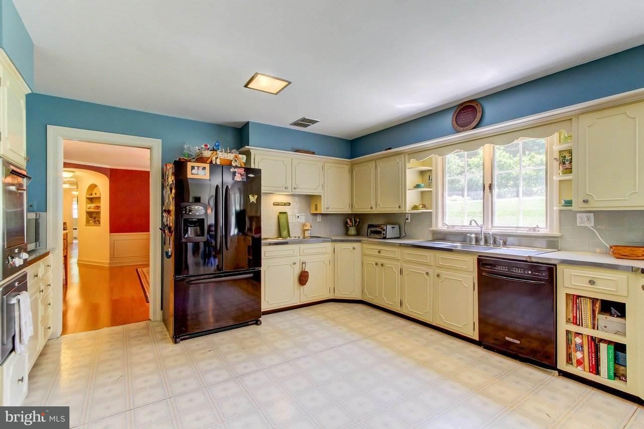 898 Clubhouse Road York, PA 17403 - Photo 3 of 28 Gallery Image 3