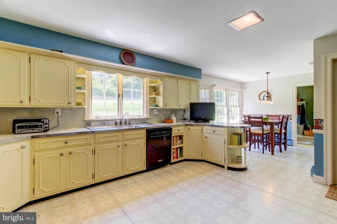 898 Clubhouse Road York, PA 17403 - Photo 4 of 28 Gallery Image 4