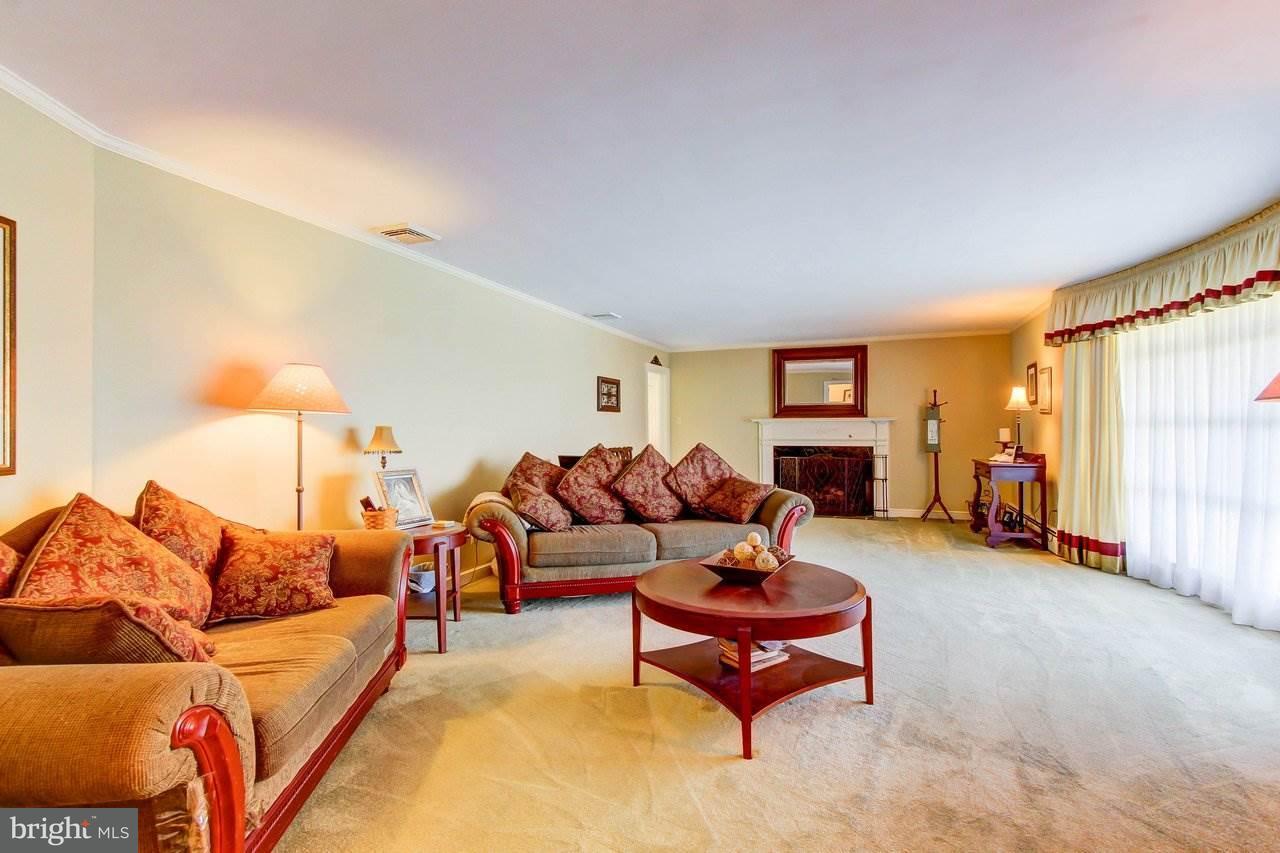 898 Clubhouse Road York, PA 17403 - Photo 7 of 28 Gallery Image 7