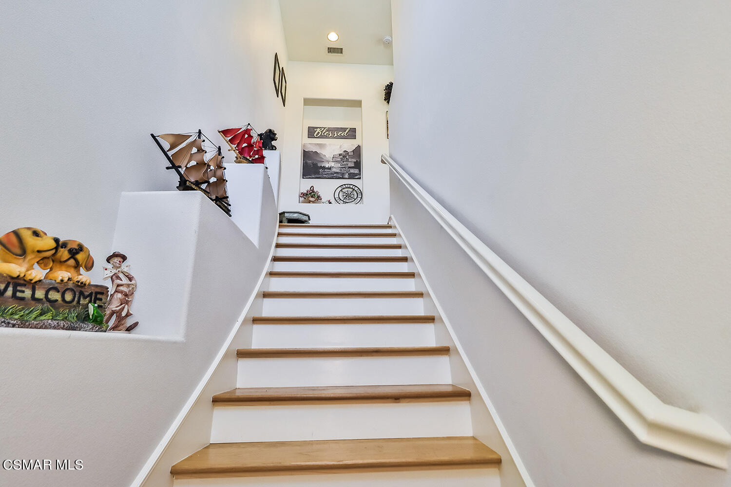 4106 Laredo Lane, Unit A Simi Valley, CA 93063 - Photo 3 of 42 a view of entryway