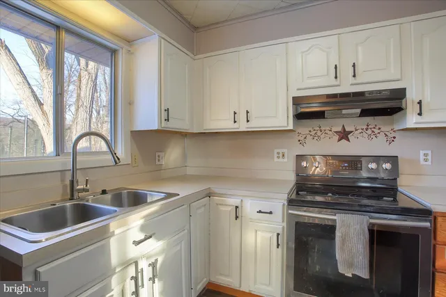 $284,900 | 5404 Laurie Lane, Enola, PA 17025