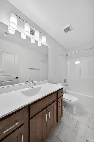 $799,900 | 1 Country House Court, Wentzville, MO 63385