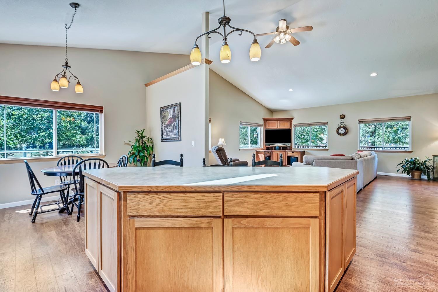 60264 Navajo Road Bend, OR 97702 - Photo 8 of 25 Additional Photo