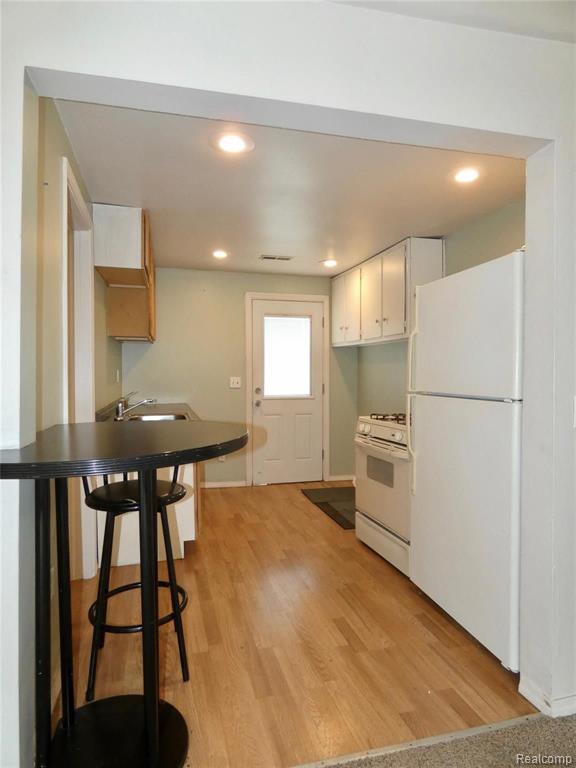 21332 Dix Toledo Road Woodhaven, MI 48183 - Photo 11 of 33