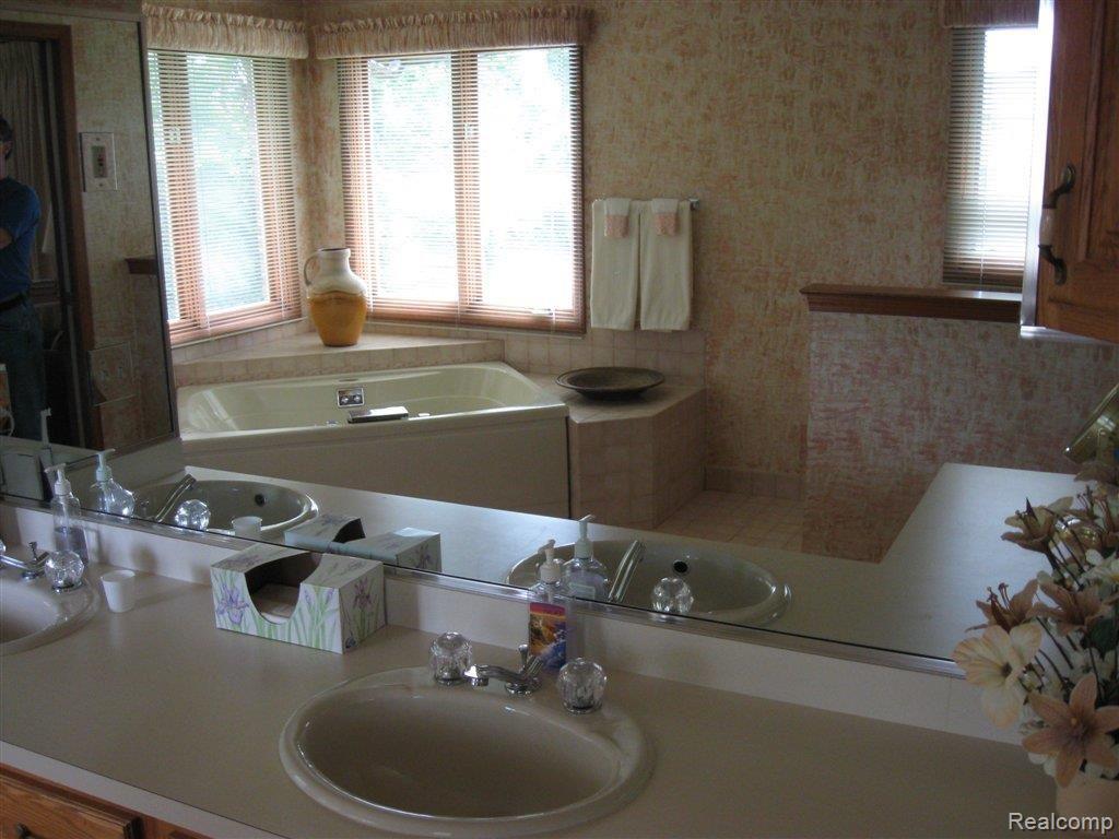 1250 East Wattles Road Troy, MI 48083 - Photo 15 of 21 IMG_0200.JPG