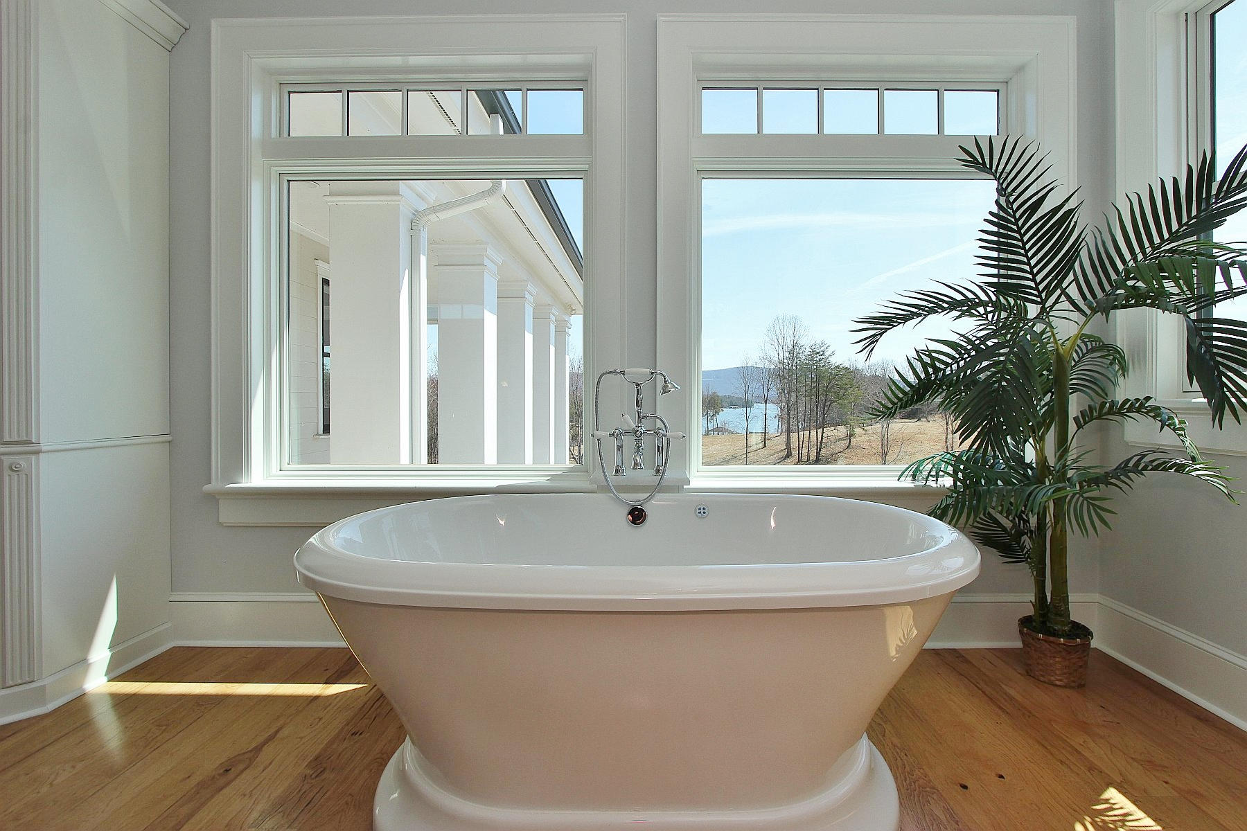 220 Ashmeade Road Moneta, VA 24121 - Photo 13 of 52 Jacuzzi Tub in master suite