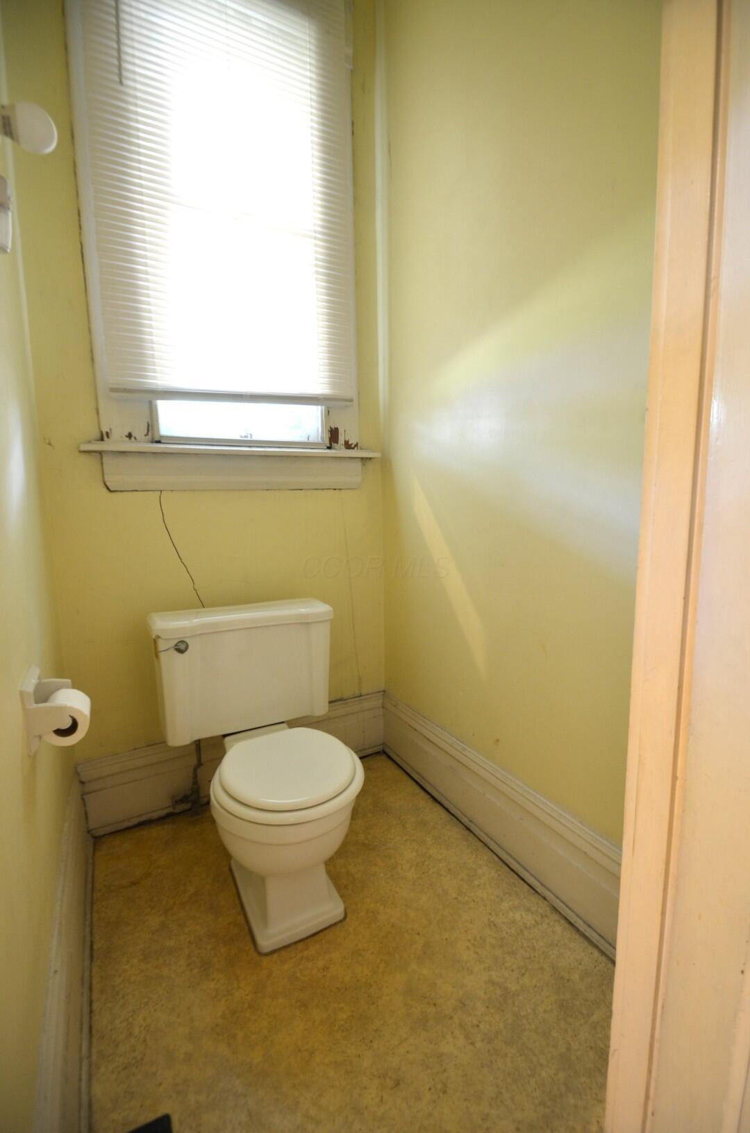 1368 Neil Avenue Columbus, OH 43201 - Photo 15 of 36 15. 1st Floor Watercloset