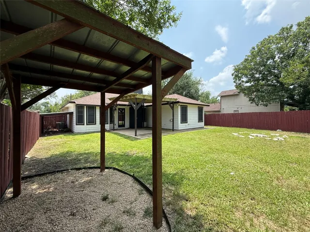 a view of a house with backyard and porch