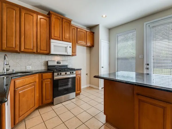 $2,595 | 636 Gray Stone Lane, Richardson, TX 75081