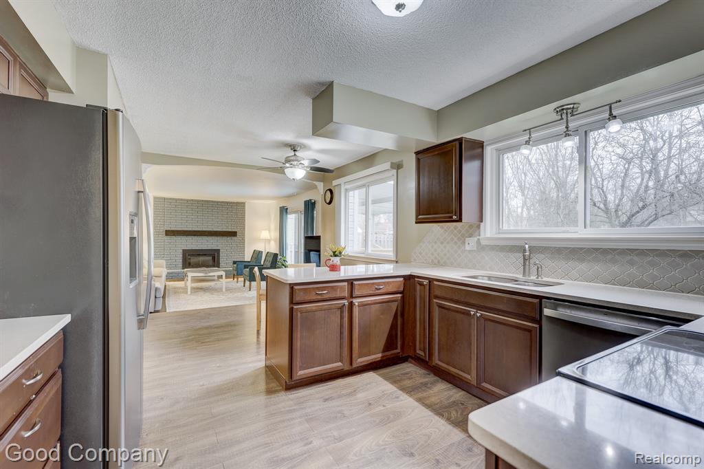 42293 Saltz Road Canton, MI 48187 - Photo 11 of 62