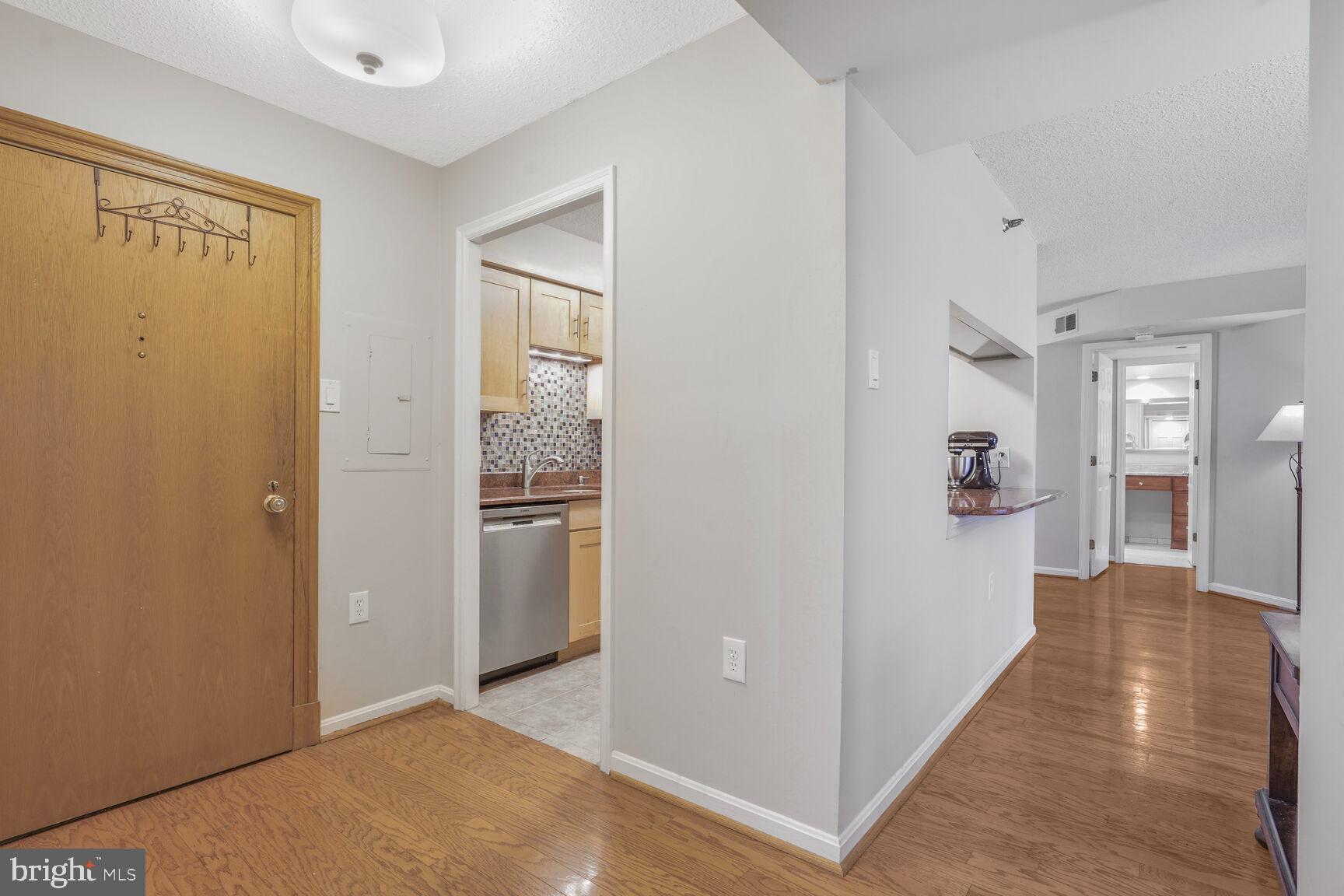 1301 North Courthouse Road, Unit 810 Arlington, VA 22201 - Photo 11 of 31 Kitchen