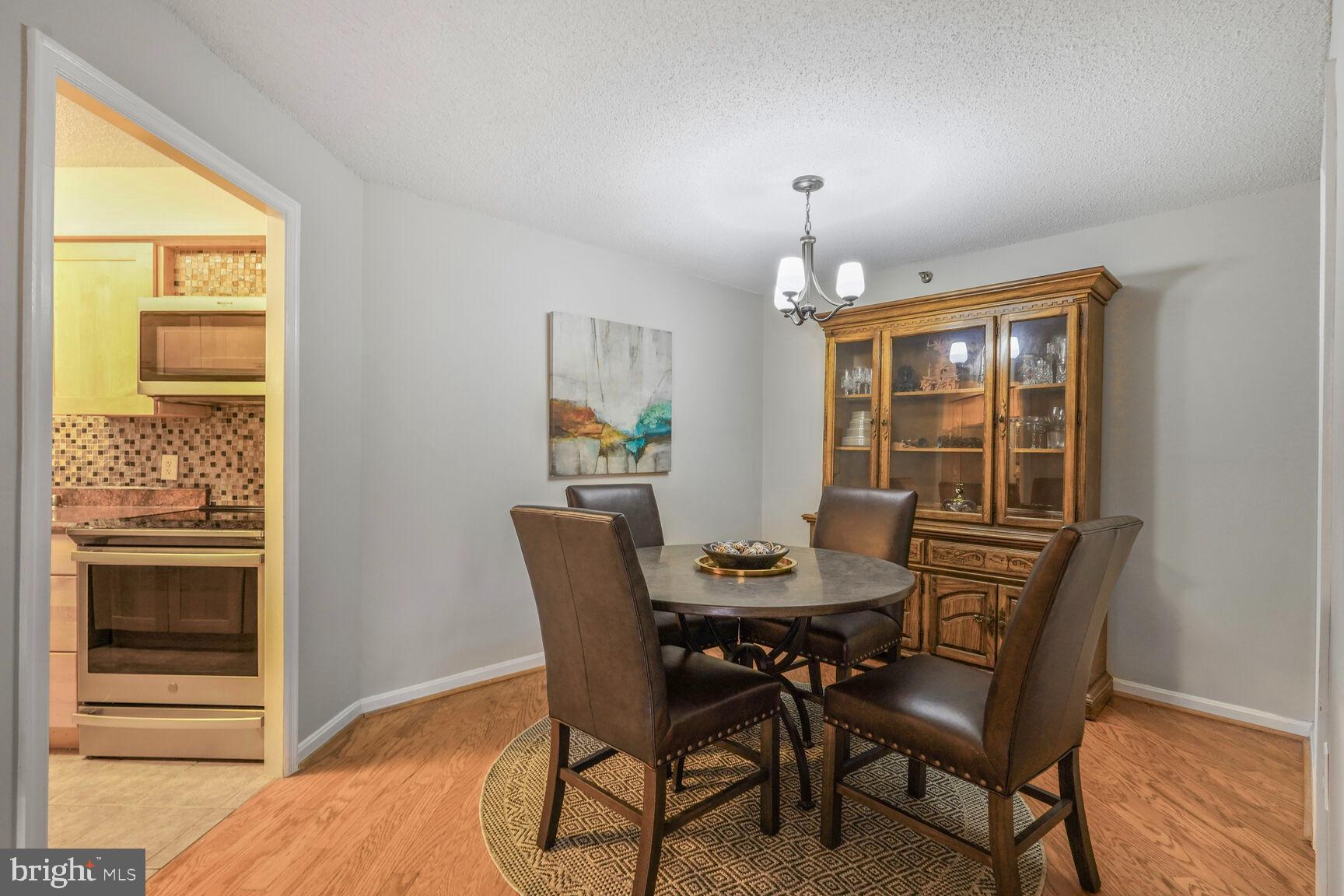 1301 North Courthouse Road, Unit 810 Arlington, VA 22201 - Photo 8 of 31 Dining Area