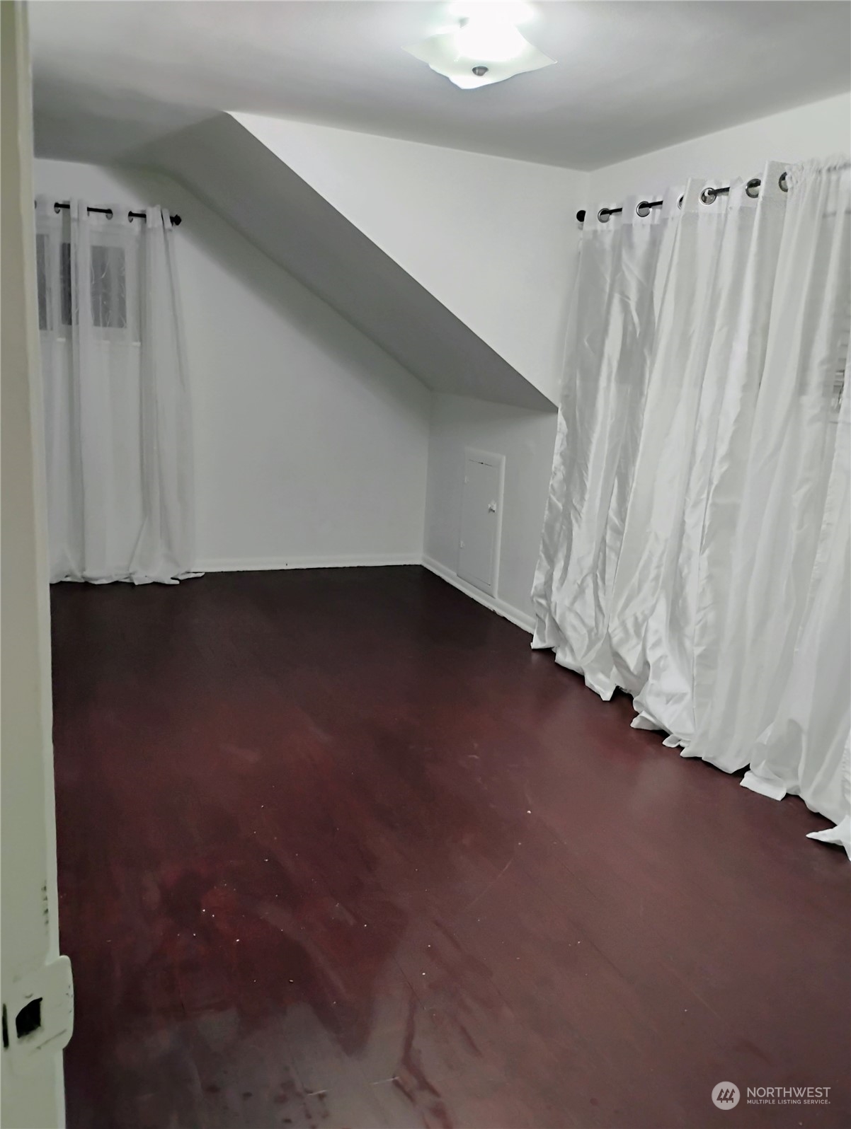 522 Northeast 127th Street Seattle, WA 98125 - Photo 5 of 14