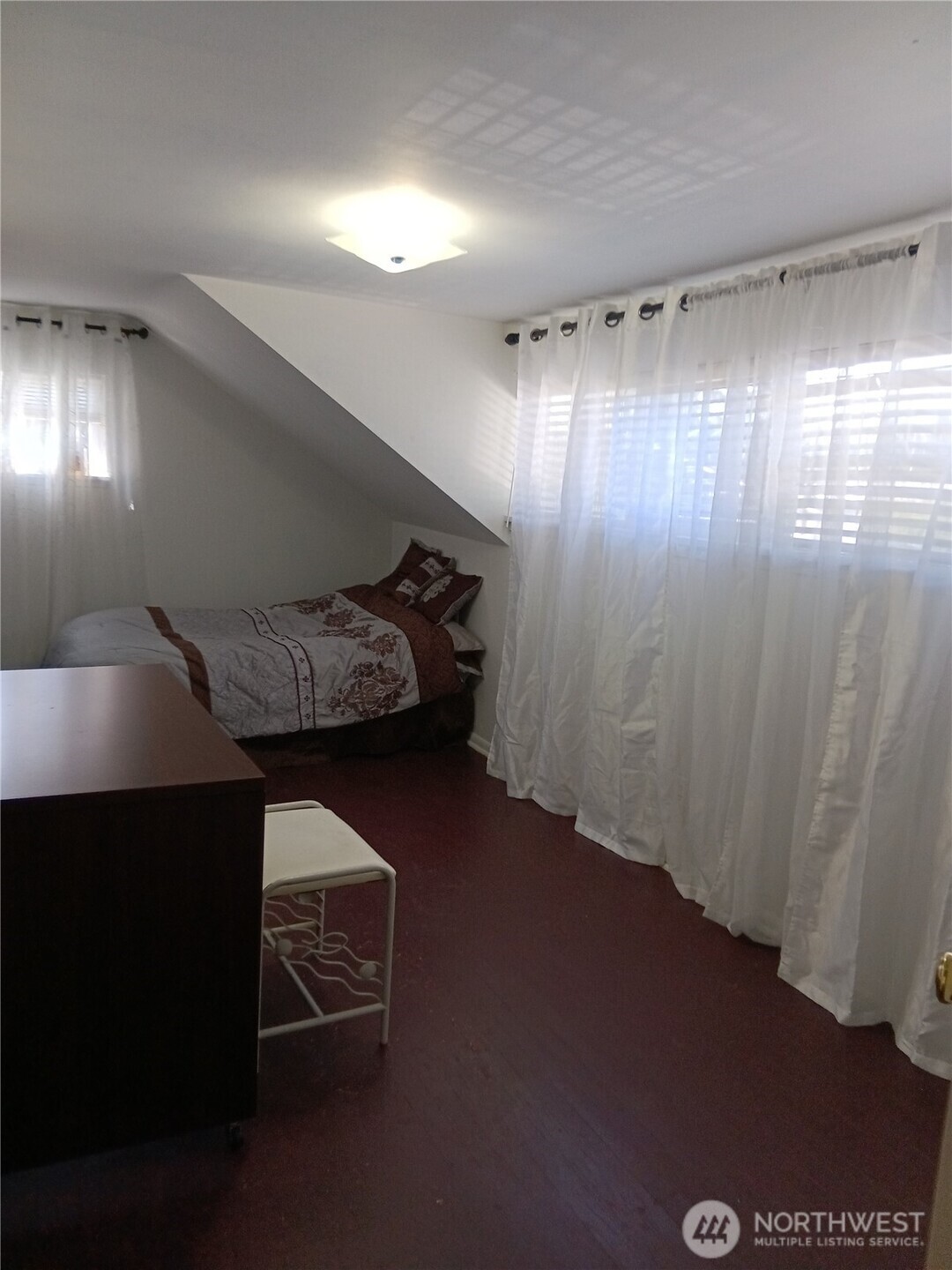 522 Northeast 127th Street Seattle, WA 98125 - Photo 6 of 14