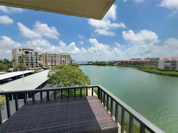 $2,500 | 7600 Sun Island Drive South, Unit 408, South Pasadena, FL 33707