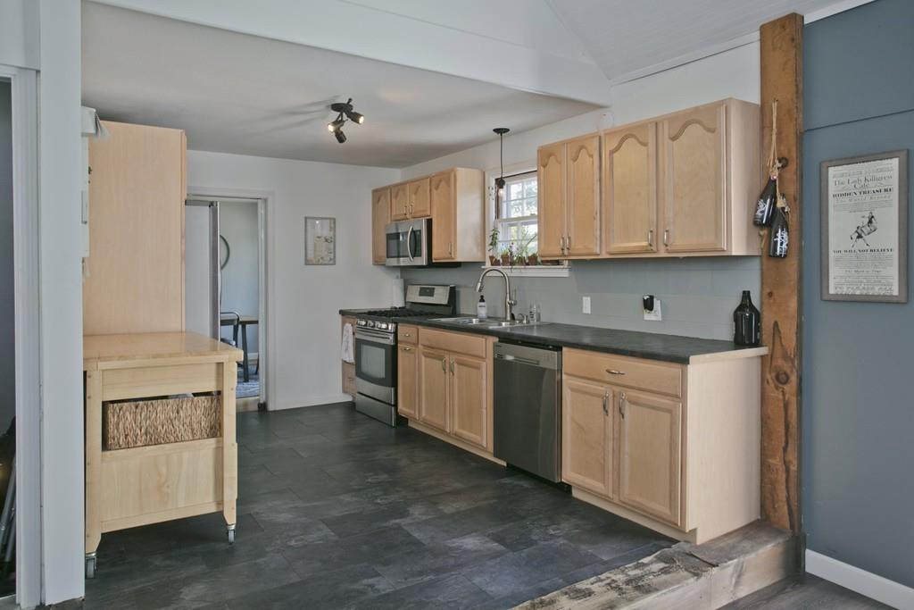 182 Overlook Drive Springfield, MA 01118 - Photo 4 of 29 Gallery Image 4
