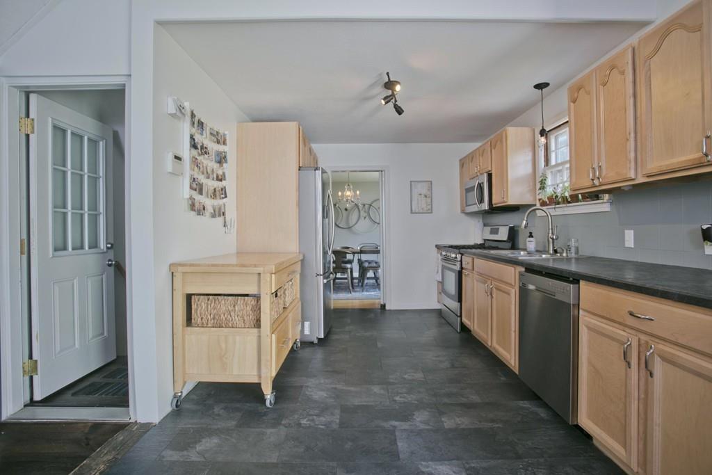 182 Overlook Drive Springfield, MA 01118 - Photo 6 of 29 Gallery Image 6