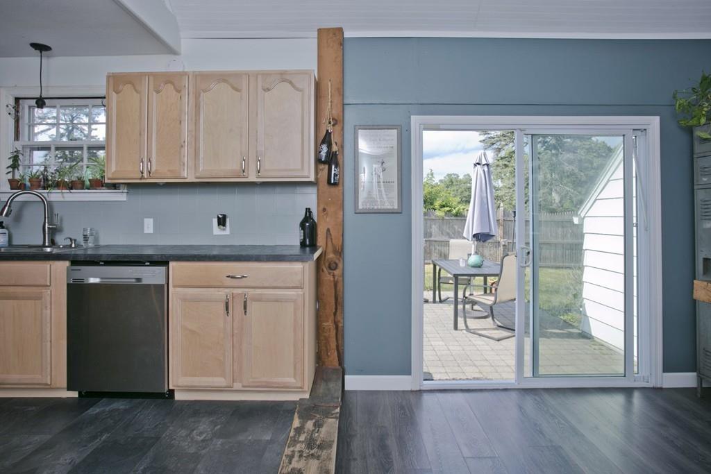 182 Overlook Drive Springfield, MA 01118 - Photo 7 of 29 Gallery Image 7