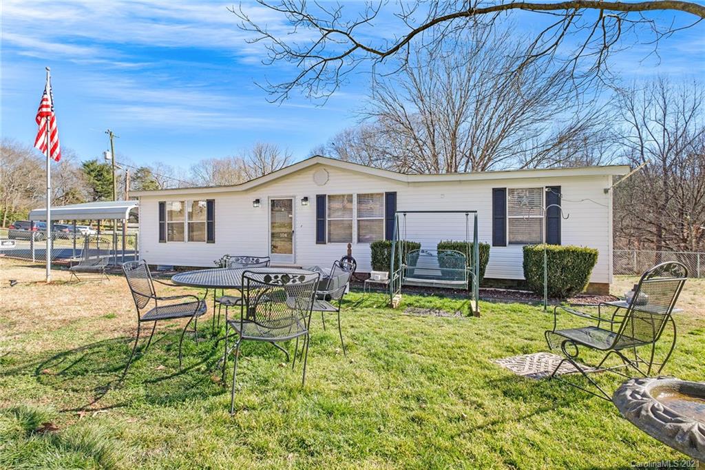 104 Riding Road Mount Holly, NC 28120 - Photo 5 of 29 Gallery Image 5