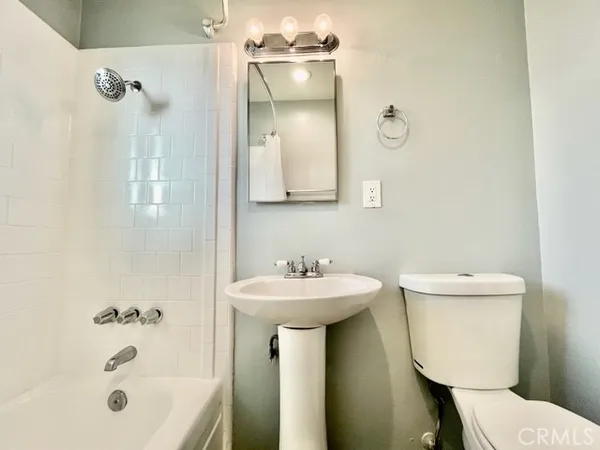 $2,395 | 686 East Cottonwood Road, Unit A, Palm Springs, CA 92262