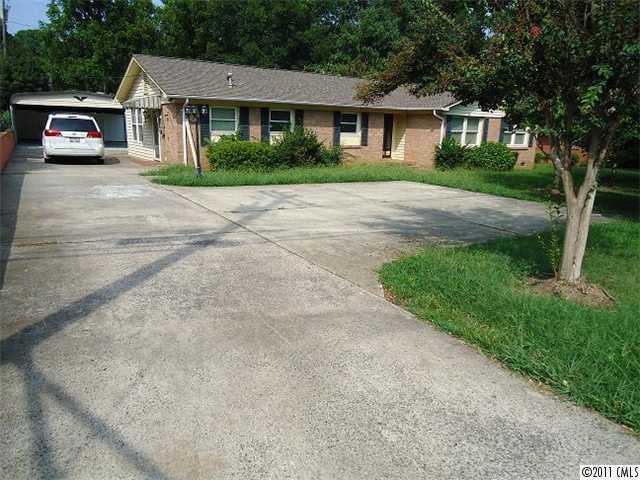 8621 Idlewild Road Charlotte, NC 28227 - Photo 1 of 16 Gallery Image 1