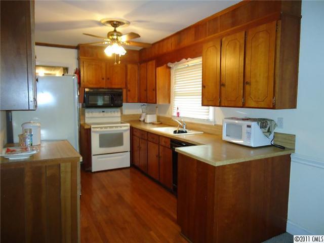 8621 Idlewild Road Charlotte, NC 28227 - Photo 3 of 16 Gallery Image 3