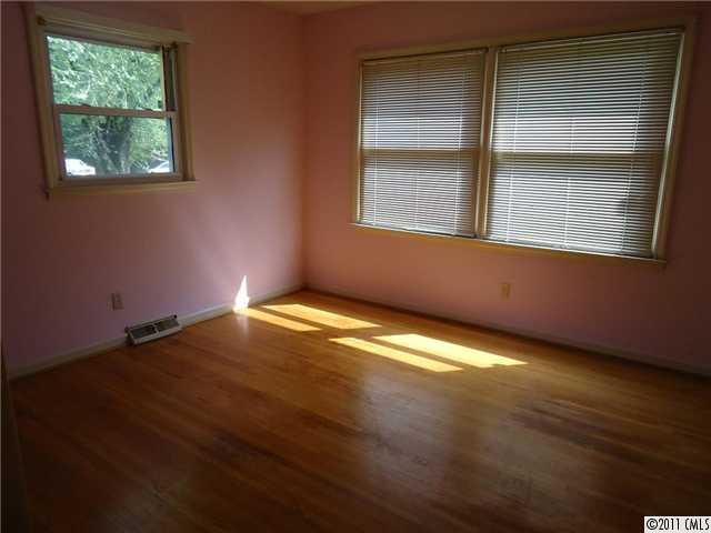 8621 Idlewild Road Charlotte, NC 28227 - Photo 10 of 16 Gallery Image 10