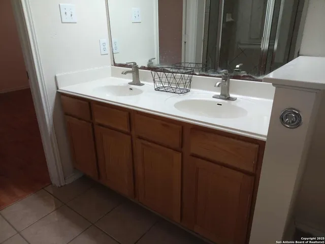 $2,100 | 14000 Massena Park, Live Oak, TX 78233