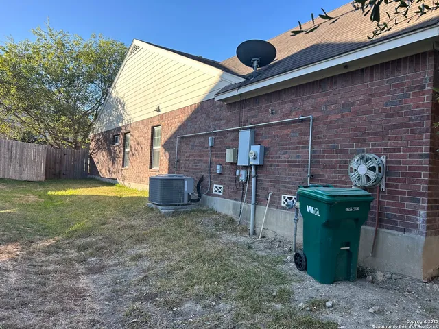 $2,100 | 14000 Massena Park, Live Oak, TX 78233