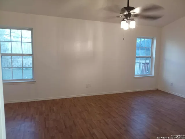 $2,100 | 14000 Massena Park, Live Oak, TX 78233