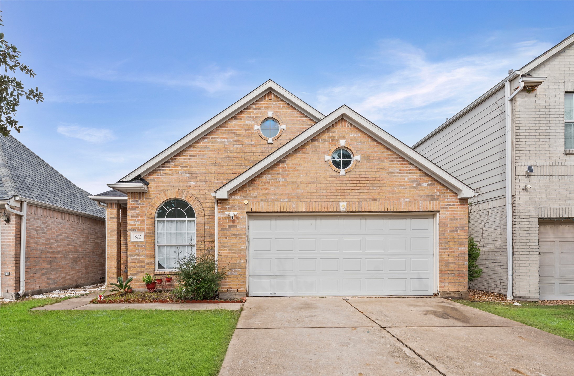 822 Green Pines Forest Houston, TX 77067 - Photo 1 of 18 a front view of house with yard